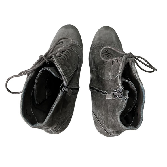 Tahari Gray Joshua Suede Block Heel Ankle Booties Size 9 Women’s - Picture 5 of 10